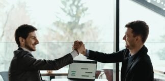 Communication Gaps Leave Deskless Workers Feeling Overlooked Communication Gaps Leave Deskless Workers Feeling Overlooked