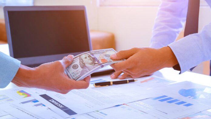Business Owners Embrace AI and HR Involvement, but Strategic Gaps Persist