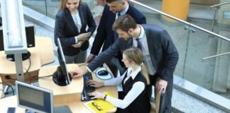 zvoove Expands UK Staffing with Mywage Mid- & Backoffice Buy zvoove Expands UK Staffing with Mywage Mid- & Backoffice Buy