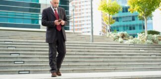 Nearly Half of Job Seekers Are Job Hugging Today as Workers Cling to Comfort Nearly Half of Job Seekers Are Job Hugging Today as Workers Cling to Comfort