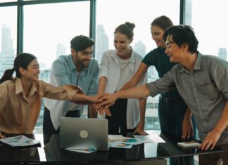 55% of US Employers Say AI May Undermine Workplace Teamwork 55% of US Employers Say AI May Undermine Workplace Teamwork