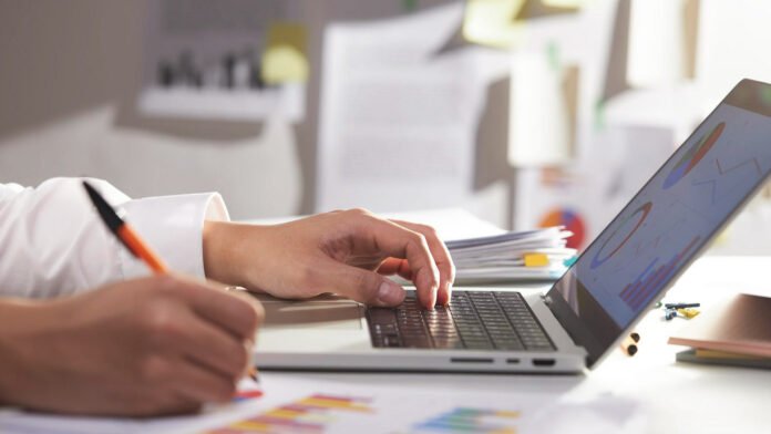 AIResumeBuilder: 30% of Firms Plan AI Replacements by 2026