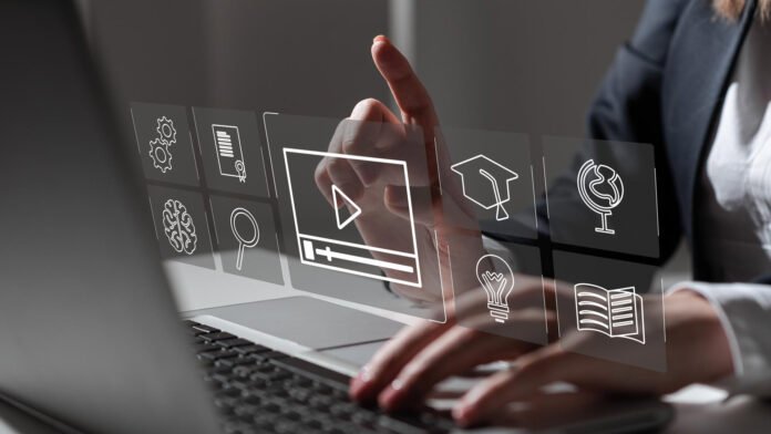 DXC's Jennifer Ragone Recognized with 2025 N2Growth Leaders40 Top CHRO Award