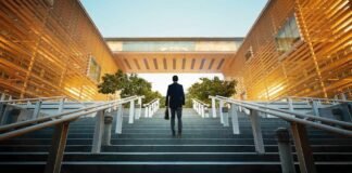 Vetty CEO Jason Putnam Wins 2025 Inspiring Leaders Award Vetty CEO Jason Putnam Wins 2025 Inspiring Leaders Award