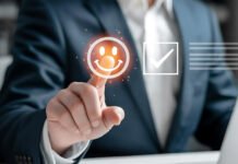 Firstup Wins Lighthouse Tech Award for EX Platform Innovation