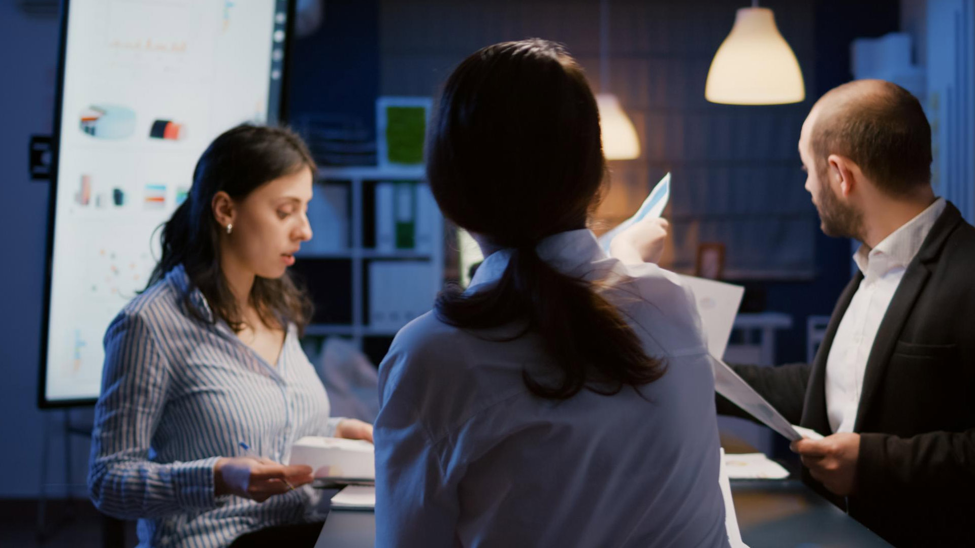 Off-The-Clock Recruiting: 52% Have Recruited Candidates Outside Work