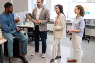 Canadians Still Prefer Humans Over AI at Work, Study Finds
