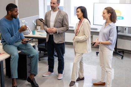 Canadians Still Prefer Humans Over AI at Work, Study Finds