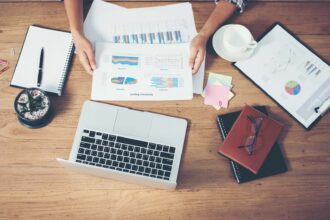 Simplilearn and Carahsoft collaborate on AI training for government agencies.