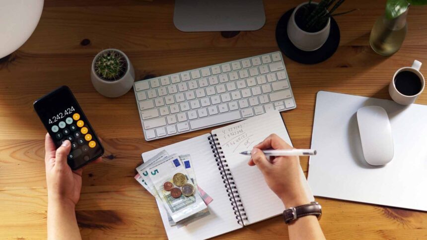 Strada, datascalehr Partner to Simplify Global Payroll With AI